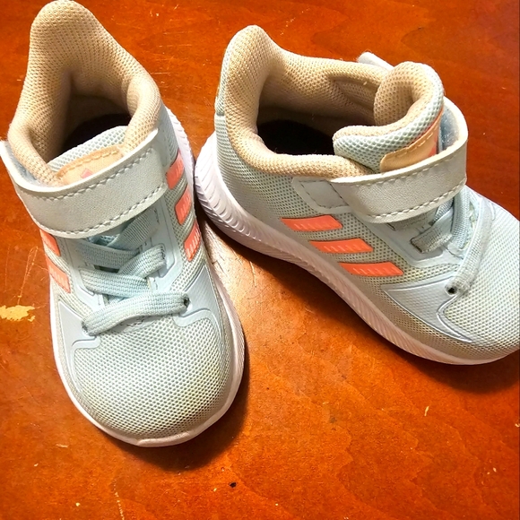 Adidas sneakers 4k, baby size - Picture 1 of 7